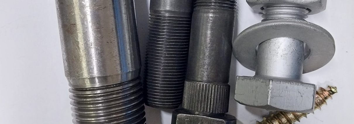 انواع پیچ و مهره از لحاظ جنس